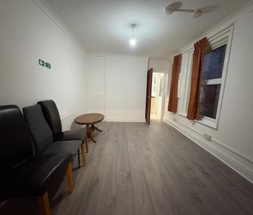 6 bedroom semi-detached house to rent - Photo 3