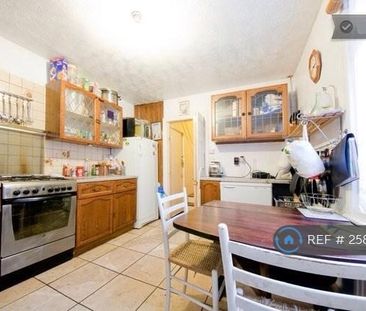 1 bedroom in a house share to rent - Photo 6