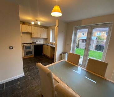 3 bedroom end of terrace house to rent - Photo 3