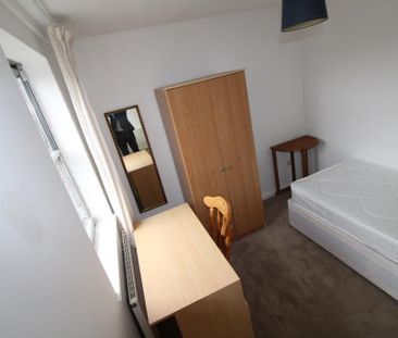 4 bedroom semi-detached house to rent - Photo 6