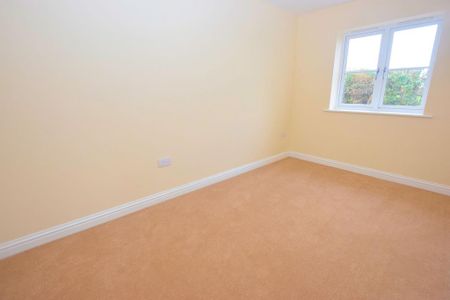 3 bedroom detached bungalow to rent - Photo 4