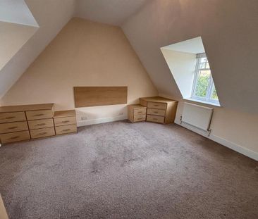 4 bedroom semi-detached house to rent - Photo 6