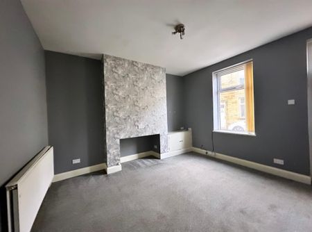 2 bed terraced house to rent in Queensberry Road, Burnley, BB11 - Photo 2