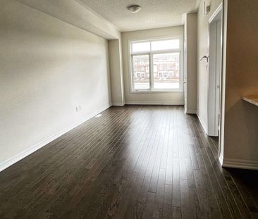 For Lease - 194 Vantage Loop Street, Newmarket, Ontario - Photo 1