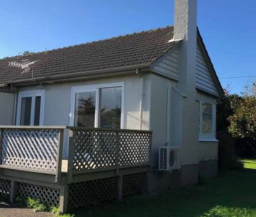 Charming 2BR Home in Lower Hutt - Photo 1