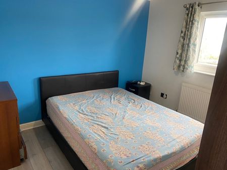 3 Bed Semi-Detached House, Lily Gardens, HA0 - Photo 2