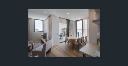 Furnished 3 Bedroom Apartment - Walk to James St & HSW - Photo 2