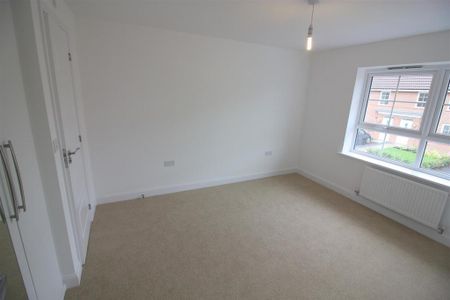 4 bedroom detached house to rent - Photo 3
