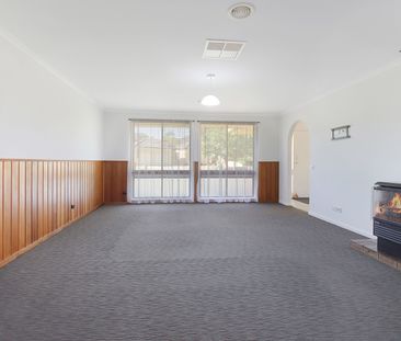 Spacious Family Home in Quiet Court Location - Photo 3