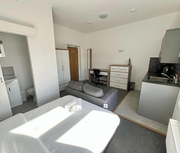 1 bedroom in a house share to rent - Photo 3