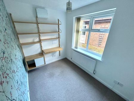 4 bedroom detached house to rent - Photo 2