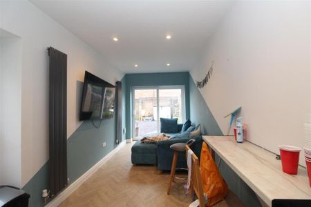 5 bedroom private hall to rent - Photo 2