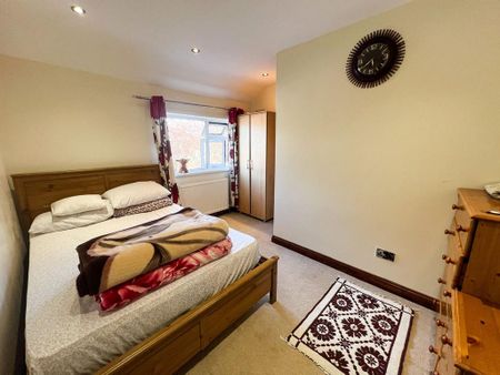 4 bedroom semi-detached house to rent - Photo 5