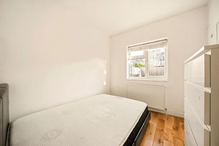 3 bedroom flat to rent - Photo 2