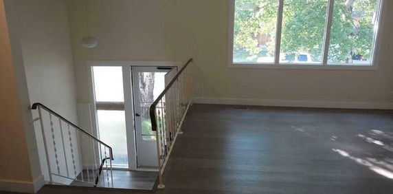 3bed duplex with own backyard & parking Huntington NW Nov 1 - Photo 2