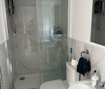 Room in a Shared House, Sutherland Grove, SW18 - Photo 5