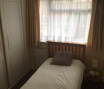 3 Bed Semi-Detached House, Hillfield Avenue, NW9 - Photo 5