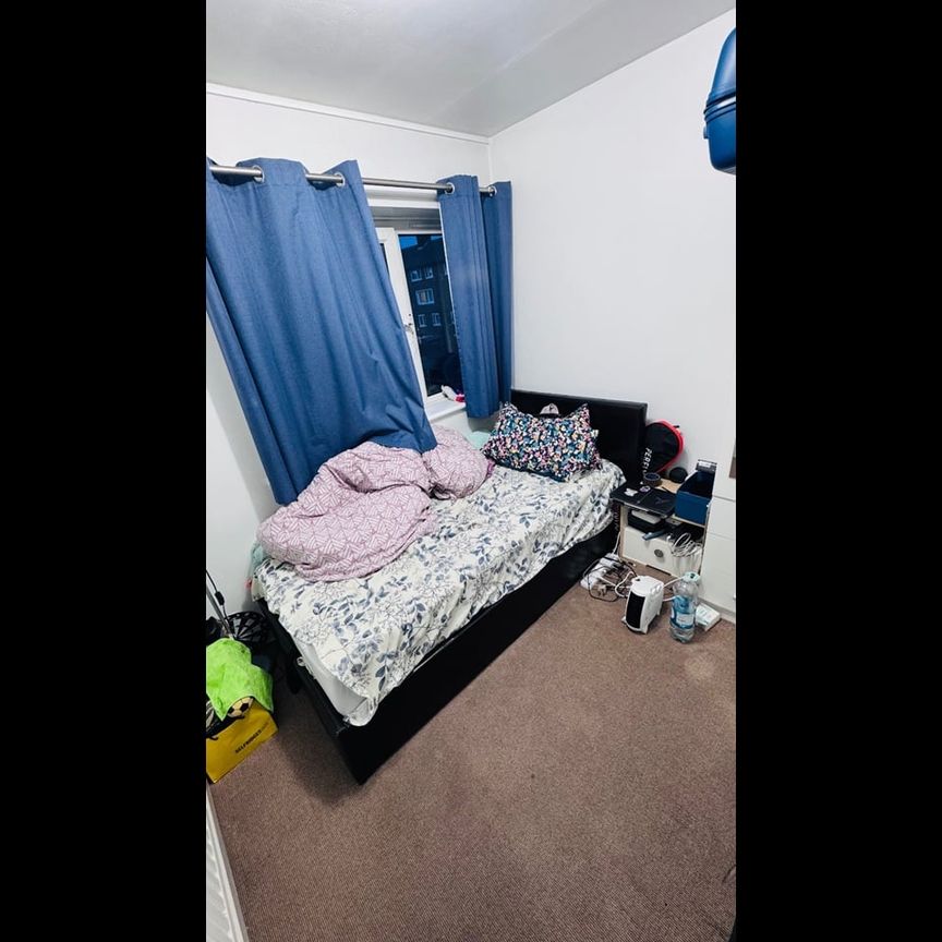 Room in a Shared Flat, Stratford, E15 - Photo 1