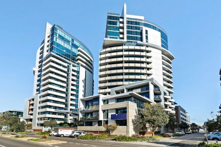 Spacious City-View One-Bedroom in Iconic HM@S - Photo 4