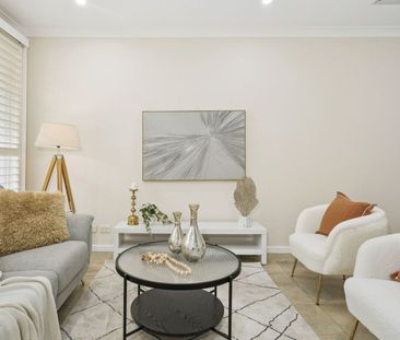 Modern Three Bedroom Townhouse - Photo 3