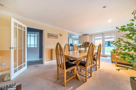 4 bedroom detached house to rent - Photo 3