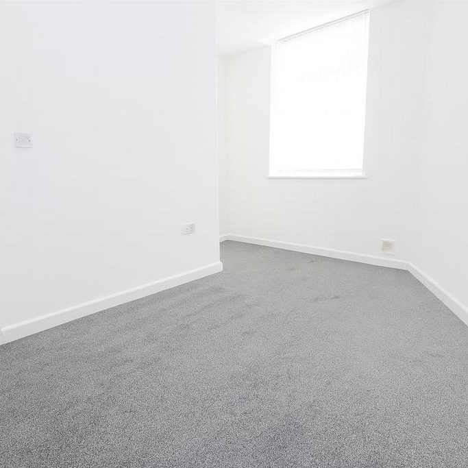 2 bedroom end of terrace house to rent - Photo 1