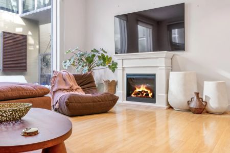 Stylish Beachfront Apartment – In the Heart of Henley Beach - Photo 4