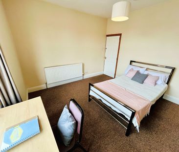 4 bedroom terraced house to rent - Photo 5