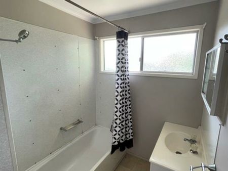 3 BEDROOM HIGHTSET IN A QUIET STREET! - Photo 5