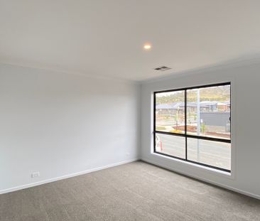 25 Saltbush Parade, Tralee NSW 2620 - Townhouse For Rent | Domain - Photo 4