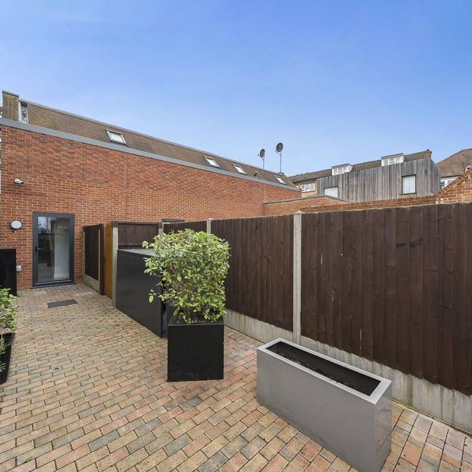 2 bedroom maisonette to rent - Photo 1