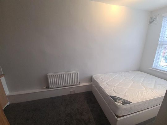 4 bedroom house to rent - Photo 1