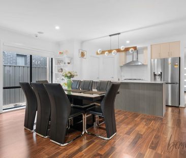 Stunning Family Residence in Prime Craigieburn Location - Photo 3