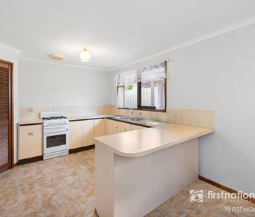 Spacious Family Home! - Photo 5