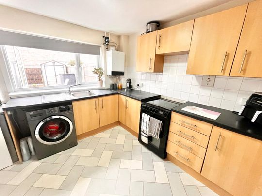 Seaview Drive, Great Wakering, Southend-On-Sea, Essex, SS3 0BE - Photo 1