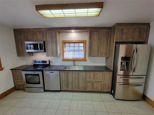 For Lease - 1327 Mineola Gardens, Mississauga, Ontario - Photo 1