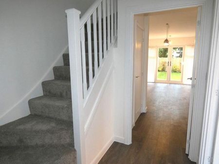 3 bedroom detached house to rent - Photo 2