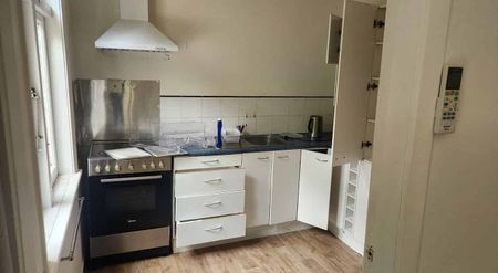 Well Located 3 Bedroom Flat - Photo 3