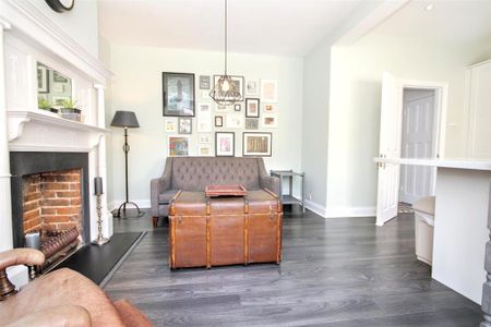 4 bedroom semi-detached house to rent - Photo 2