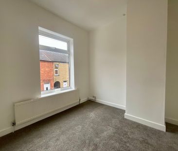 2 bedroom Mid Terraced House to let - Photo 6