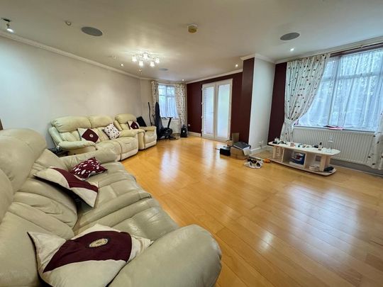 4 bedroom semi-detached house to rent - Photo 1