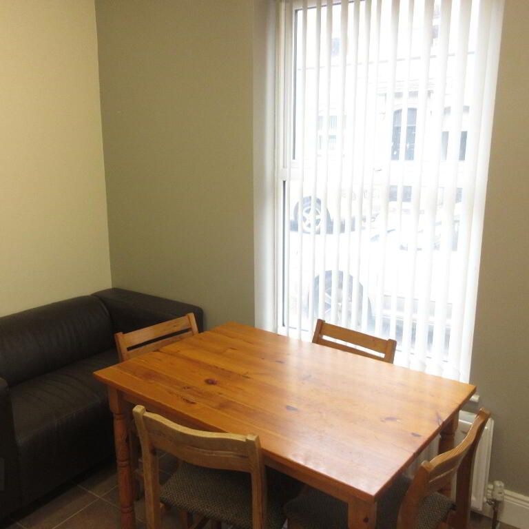 Two Bedroom Apartment, 4a Magdala Street, Botanic Area ~ Behind Queens, Belfast, BT7 1PU - Photo 1