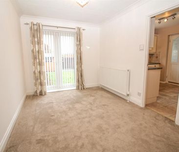 3 Bedroom House - Semi-Detached - Photo 2