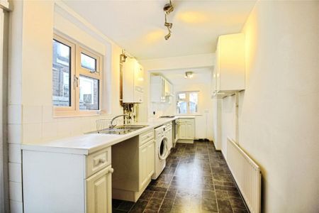 2 bedroom terraced house to rent - Photo 5