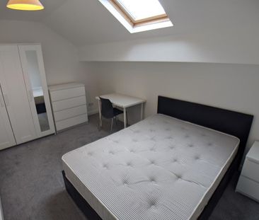 3 bedroom flat to rent - Photo 6