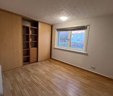 2 Bed Flat, Langbar Crescent, G33 - Photo 3