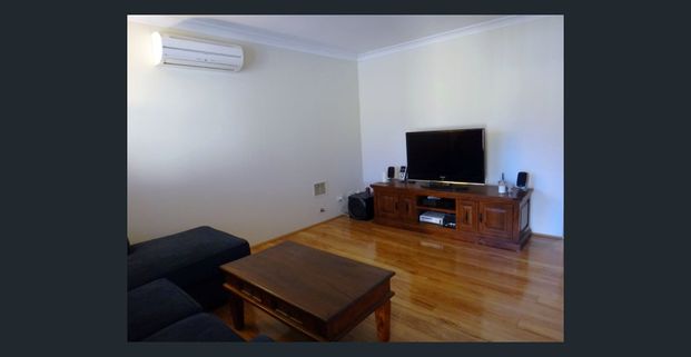 “Modern comfort, prime location – your perfect Morley villa awaits!” - Photo 1