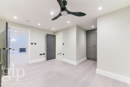1 Bedroom Flat, Beak Street, London, Greater London, Soho, W1F - Photo 4