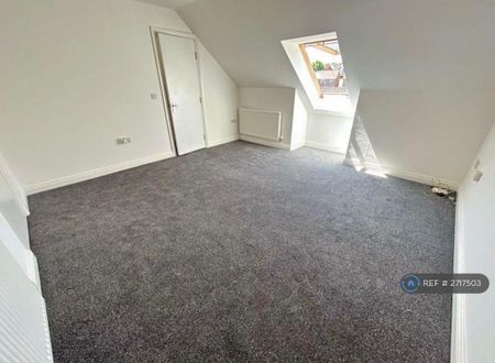 3 bedroom flat to rent - Photo 2