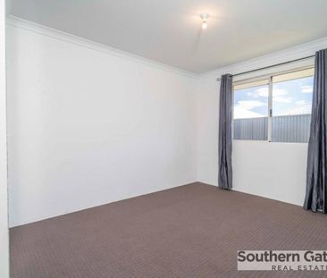 SPACIOUS FAMILY HOME PACKED WITH FEATURES!! - Photo 6